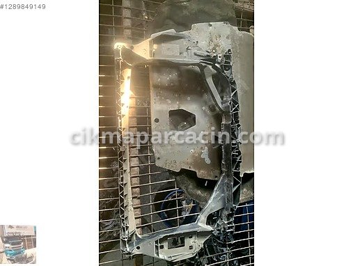 Audi Q3 Ön Panjur / Izgara çıkma parça
