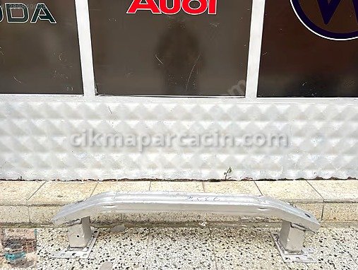 Audi Q3 Ön Tampon Demiri çıkma parça