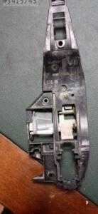8672220431 Peugeot 308 sağ arka kapı kilit hiç braketi | ÇIKMA PARÇA OEM 8672220431
