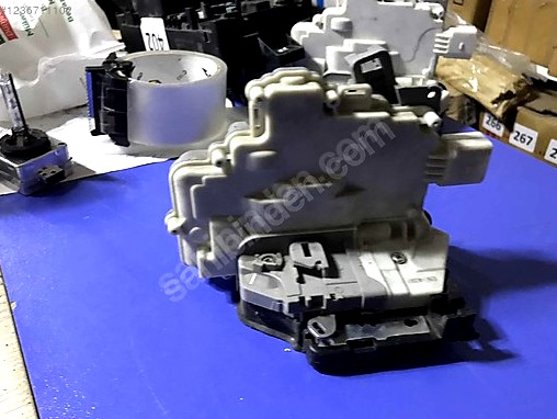 Audi A4 Kapı (Ön Sağ) çıkma parça