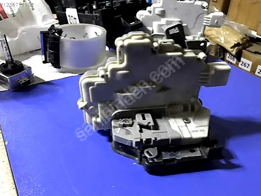 Audi A4 Sağ Ön Kapı Kilidi 8J1837016A çıkma parça