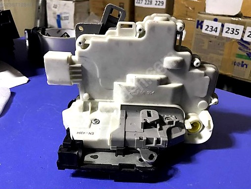 Audi A4 Kapı (Ön Sol) çıkma parça
