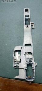 9680947180 Peugeot 407 sağ arka kapı kolu iç braketi | ÇIKMA PARÇA