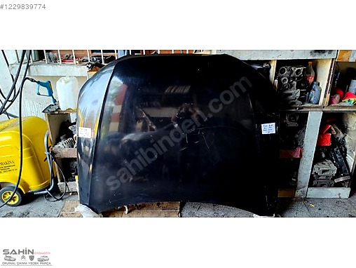 Audi A4 Motor Kapağı/Üst Kapak çıkma parça