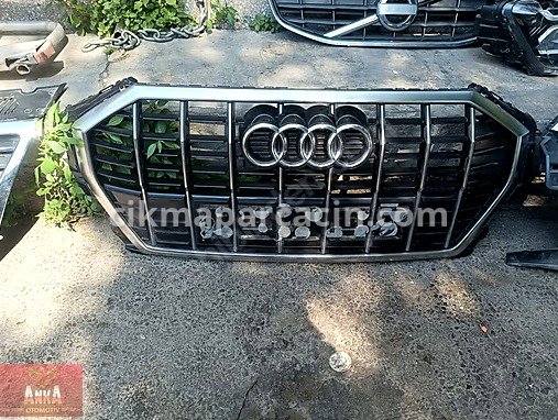 Audi Q3 Ön Panjur / Izgara çıkma parça