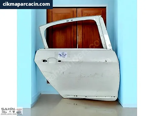 Citroen C5 Sağ Arka Kapı çıkma parça - ÖKKEŞ ŞAHİN OTOMOTİV CİTROEN PEUGEOT ÇIKMA Gaziantep