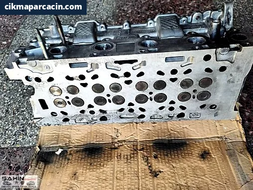 Citroen C3 Motor Kapağı/Üst Kapak çıkma parça - ÖKKEŞ ŞAHİN OTOMOTİV CİTROEN PEUGEOT ÇIKMA Gaziantep