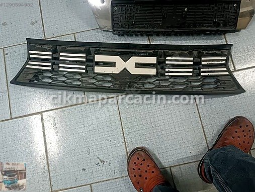 Dacia Sandero Ön Panjur / Izgara çıkma parça