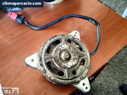 Peugeot 206 Fan Motoru çıkma parça - ÖKKEŞ ŞAHİN OTOMOTİV CİTROEN PEUGEOT ÇIKMA Gaziantep