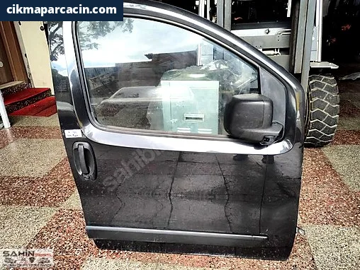 Peugeot Berlingo Sağ Ön Kapı çıkma parça - ÖKKEŞ ŞAHİN OTOMOTİV CİTROEN PEUGEOT ÇIKMA Gaziantep
