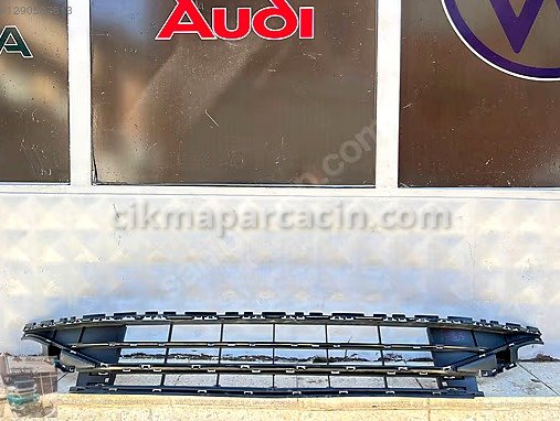Volkswagen Passat Ön Panjur / Izgara çıkma parça