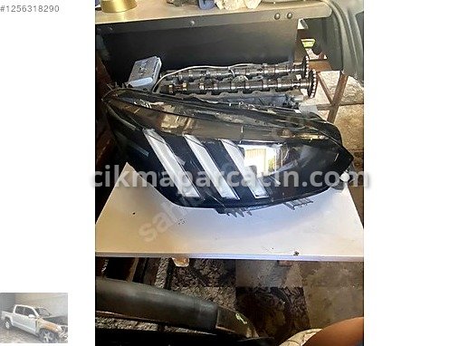 Peugeot 208 Sağ Ön Far çıkma parça