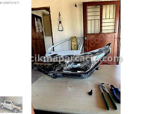 Toyota Corolla Far çıkma parça