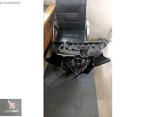 Land Rover Range Rover Evoque Ön Panjur / Izgara çıkma parça - Şahin oto orjinal çıkma İstanbul