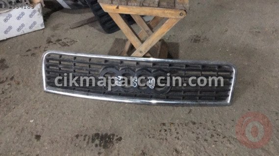 Audi A4 Ön Panjur / Izgara çıkma parça