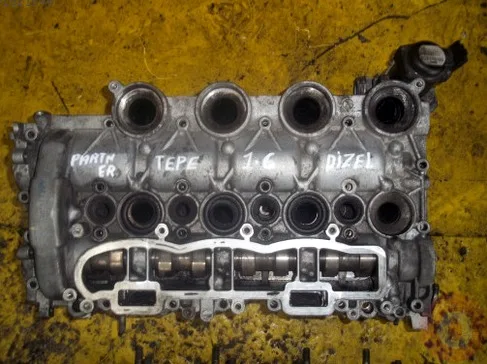 Toyota Corolla Motor Kapağı/Üst Kapak çıkma parça - ÇIKMACI 41 Kocaeli