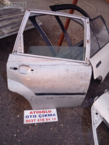 Ford fiesta sağ arka kapı 2003-2008
