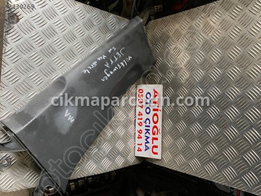 Volkswagen Jetta Direk Plastiği çıkma parça