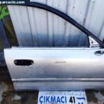 Mitsubishi Carisma Sağ Ön Kapı çıkma parça - ÇIKMACI 41 Kocaeli