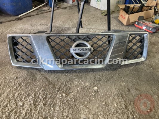 Nissan Navara Ön Panjur / Izgara çıkma parça