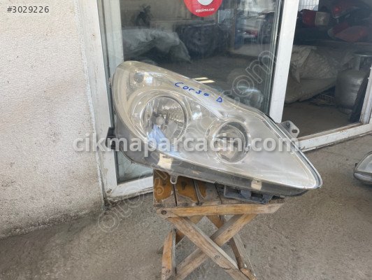 Opel Corsa Sağ Ön Far çıkma parça