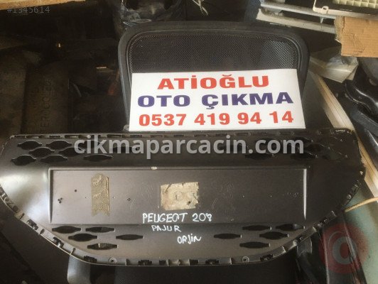 Peugeot 208 Ön Panjur / Izgara çıkma parça