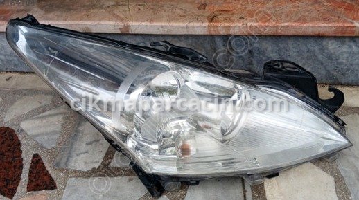 Peugeot 5008 Sağ Ön Far çıkma parça