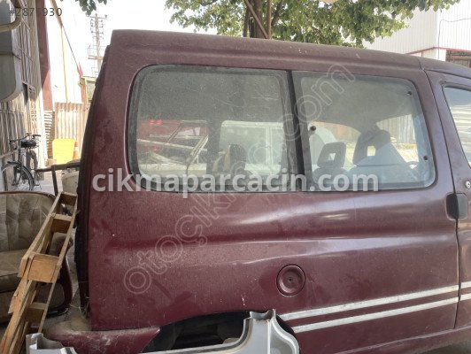 Citroen Berlingo Çamurluk (Arka) çıkma parça