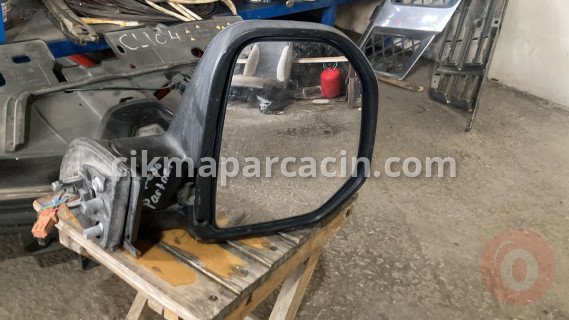 Peugeot Partner Ön Panjur / Izgara çıkma parça