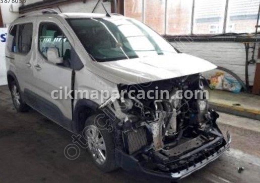 Peugeot Rifter Motor Kapağı/Üst Kapak çıkma parça