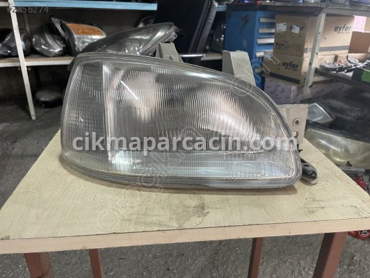Renault Clio Sağ Ön Far çıkma parça