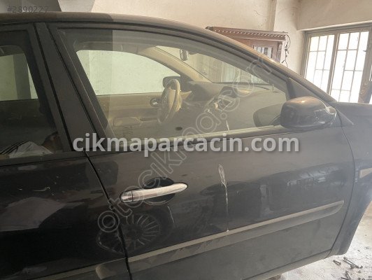 Renault Megane Sağ Ön Kapı çıkma parça
