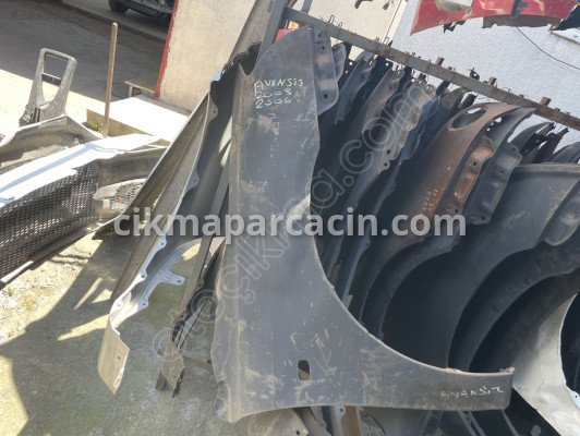 Toyota Avensis Çamurluk (Ön) çıkma parça