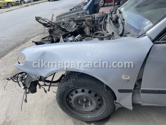 Toyota Corolla Çamurluk (Ön) çıkma parça