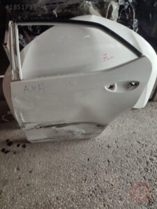 Toyota Corolla sol arka kapı çıkma orjinal