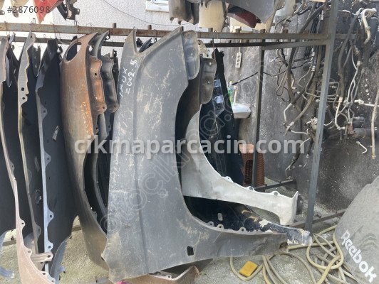 Toyota Hilux Çamurluk (Ön) çıkma parça