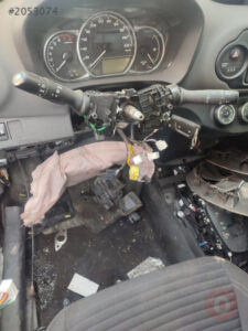 Toyota Yaris göster saati ve sinyal kolu
