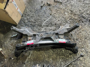 Toyota Yaris motor beşiği 2010 2015