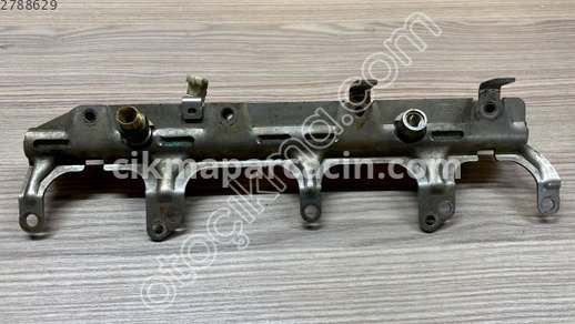 Audi A4 Radyatör Traversi çıkma parça