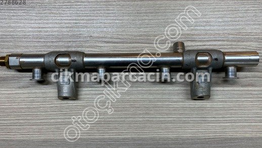 Audi A4 Radyatör Traversi çıkma parça