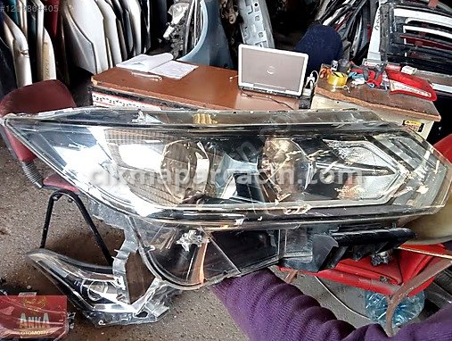 Nissan Navara Sağ Ön Far çıkma parça