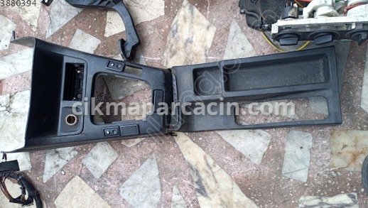 BMW 3 Serisi Orta Konsol çıkma parça