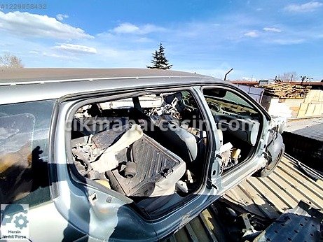 Renault Megane Arka Çamurluk çıkma parça
