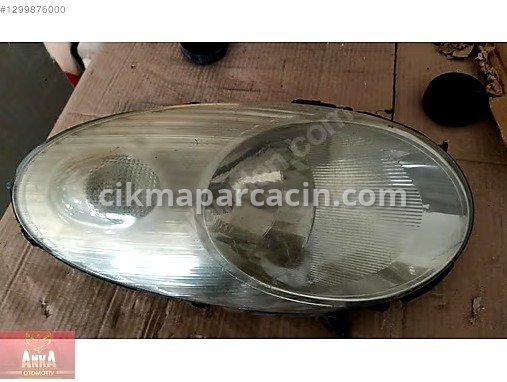 Nissan Micra Sağ Ön Far çıkma parça