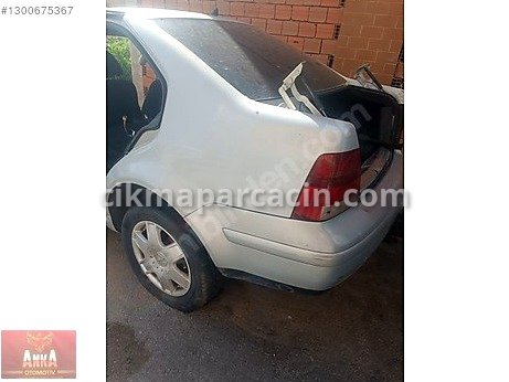 Volkswagen Bora Arka Çamurluk çıkma parça
