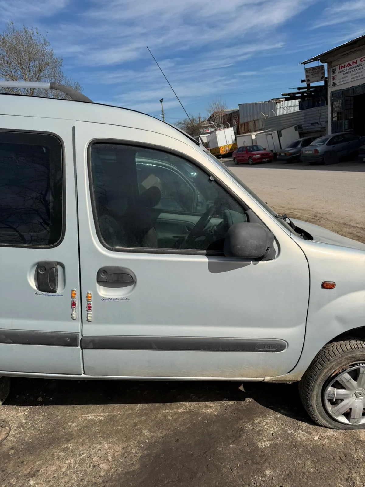 Renault Kangoo Kapı (Ön Sağ) çıkma parça - AKMAN OTO ÇIKMA Sakarya