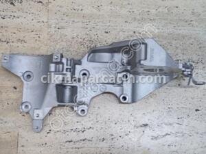 Alternatör Braketi 03L903139Q Caddy-Golf7-Jetta-Passat