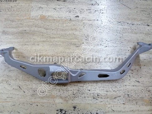 Audi A4 Radyatör Traversi çıkma parça