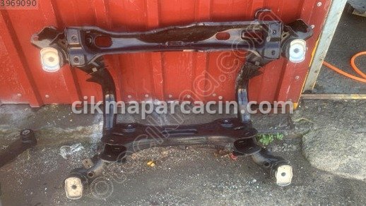 Audi A4 Travers çıkma parça