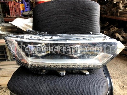 Volkswagen Passat Sağ Ön Far çıkma parça